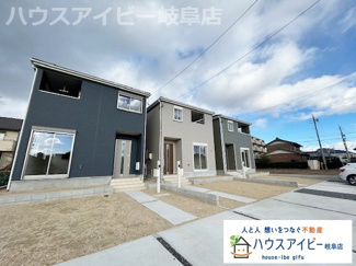 【外観】 | 岐阜市島田新築建売全3棟！お車並列2台可能！南にお庭スペースあります♪インナーバルコニーのあるお家！