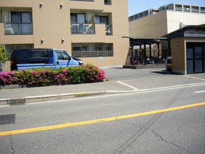 【駐車場】 | セヴェルイマヅ | 駐車場に車を止められます