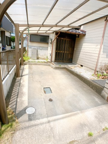 半田市岩滑東町戸建の駐車場