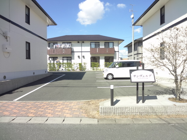 サンヴェルデAの駐車場