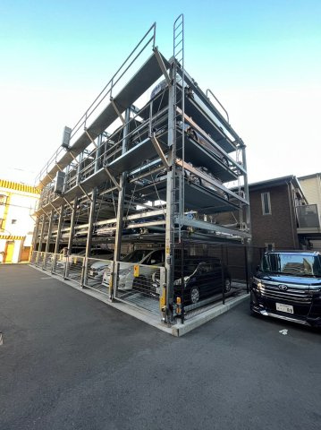 プレミスト関目高殿駅前の駐車場