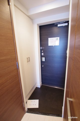 ポルトボヌール梅田WEST　仲介手数料無料の玄関