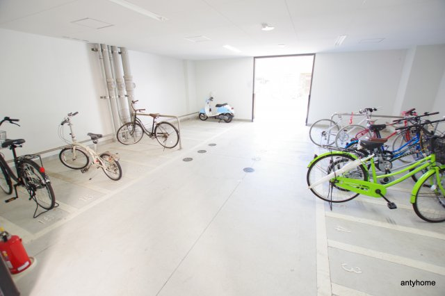 ポルトボヌール梅田WEST　仲介手数料無料の駐車場