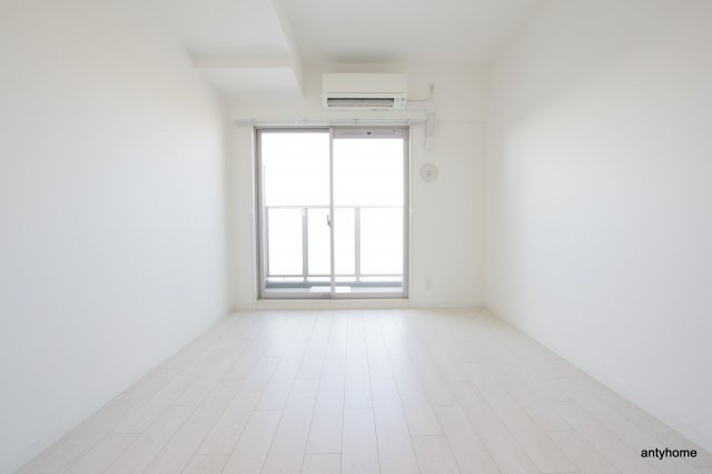 ポルトボヌール梅田WEST　仲介手数料無料の居間・リビング