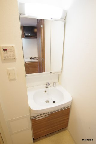 ポルトボヌール梅田WEST　仲介手数料無料の洗面所