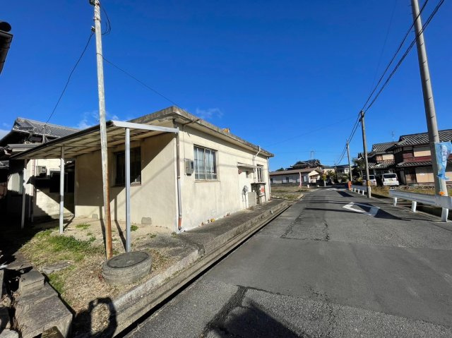 野洲市吉地　中古戸建ての前面道路含む現地写真