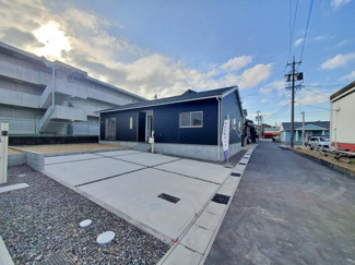 【前面道路含む現地写真】