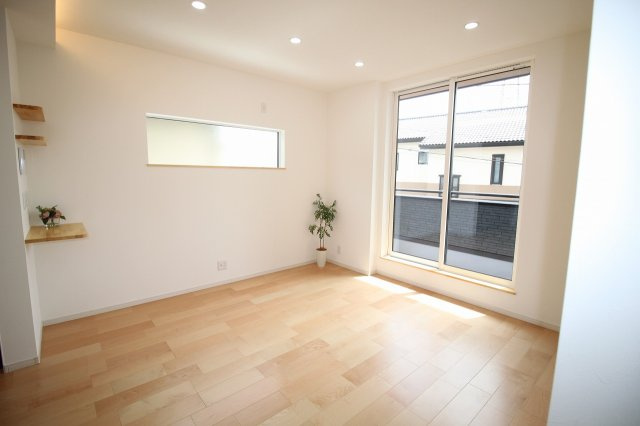 薊野西町　中古戸建　（未入居物件）の居間・リビング|2Ｆ　11.88帖