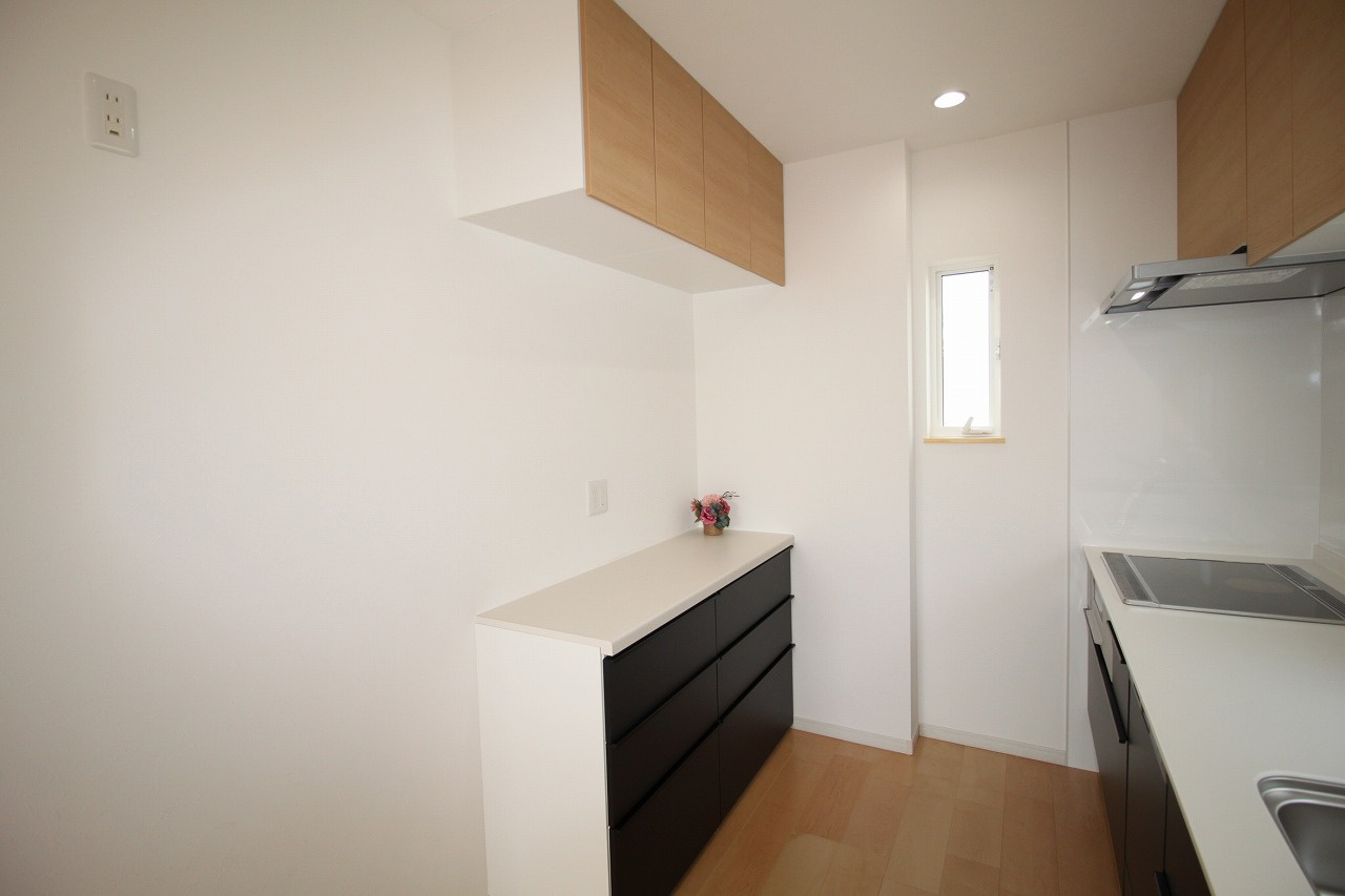 薊野西町　中古戸建　（未入居物件）の収納|カップボード