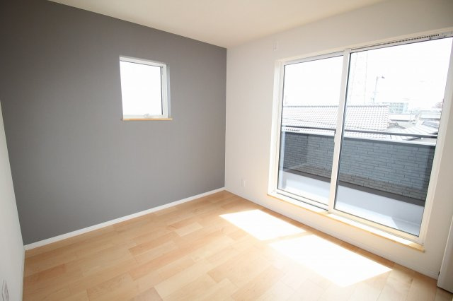 薊野西町　中古戸建　（未入居物件）の洋室|3Ｆ　南の部屋　5.25帖