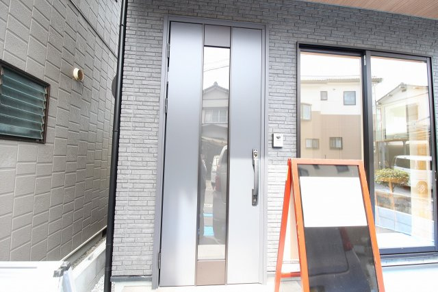 薊野西町　中古戸建　（未入居物件）の玄関