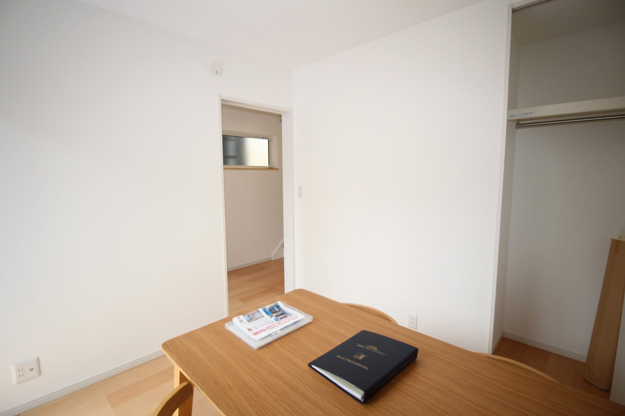 薊野西町　中古戸建　（未入居物件）の洋室|1Ｆ　南の部屋　4.5帖