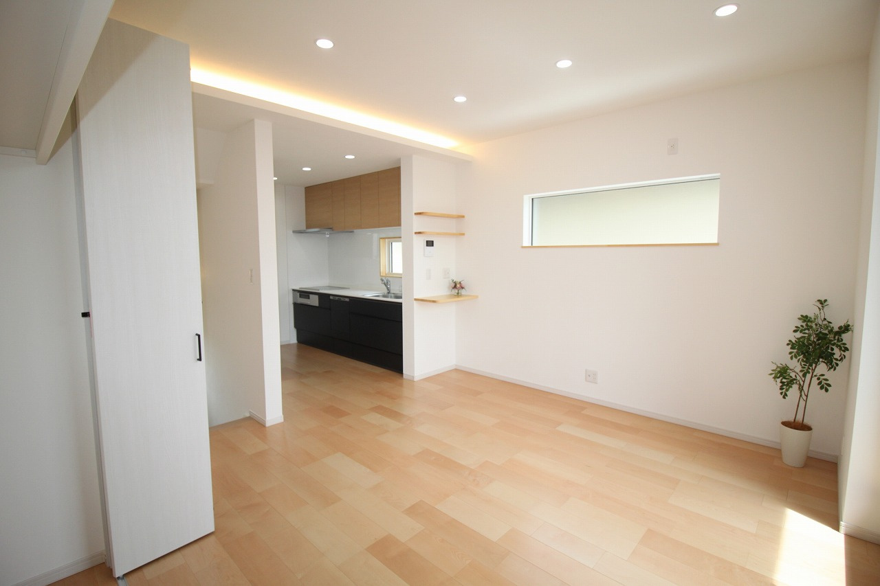 薊野西町　中古戸建　（未入居物件）の居間・リビング|2Ｆ　11.88帖