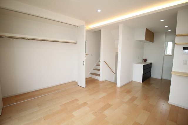 薊野西町　中古戸建　（未入居物件）の居間・リビング|2Ｆ　11.88帖