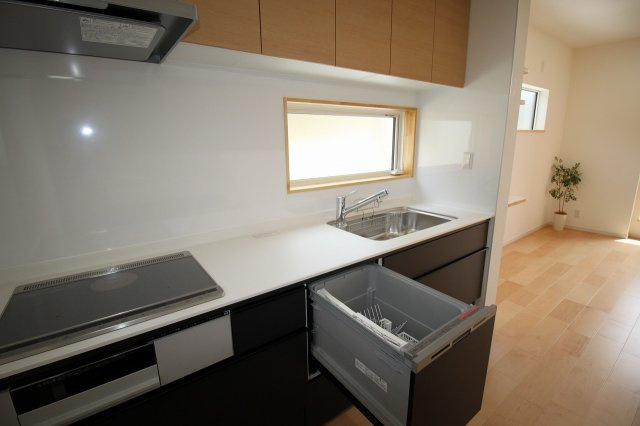 薊野西町　中古戸建　（未入居物件）のキッチン|食器洗浄乾燥機