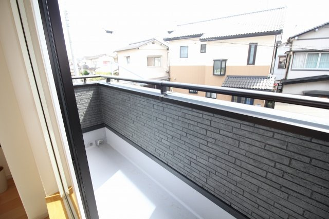 薊野西町　中古戸建　（未入居物件）のバルコニー|2Ｆ　ＬＤＫ　11.88帖　　