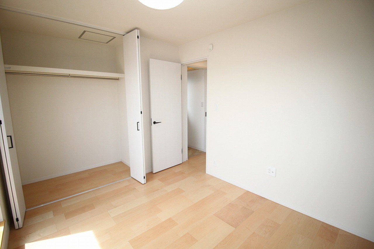 薊野西町　中古戸建　（未入居物件）の洋室|3Ｆ　南の部屋　5.25帖