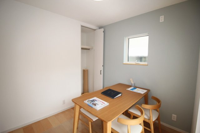 薊野西町　中古戸建　（未入居物件）の洋室|1Ｆ　南の部屋　4.5帖