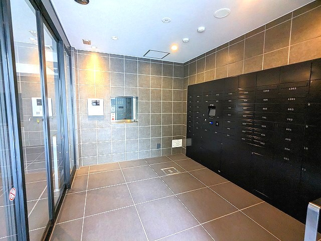 Urbanex新御徒町の設備|タッチキーのTVモニター付オートロックセキュリティ、宅配BOX