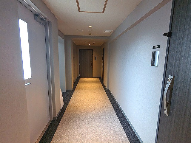 Urbanex新御徒町の設備|ホテルライクな絨毯張りの内廊下設計です
