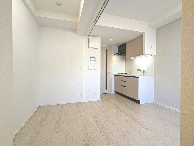 Urbanex新御徒町の設備|リビングに床暖房、全室照明付き、上階は目の前建物なく開放感あるバルコニーからスカイツリー見えます