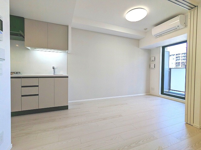 Urbanex新御徒町の設備|リビングに床暖房、全室照明付き、上階は目の前建物なく開放感あるバルコニーからスカイツリー見えます