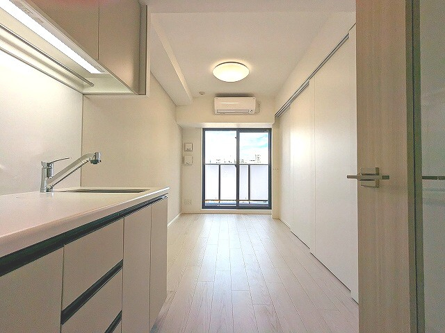 Urbanex新御徒町の設備|リビングに床暖房、全室照明付き、上階は目の前建物なく開放感あるバルコニーからスカイツリー見えます