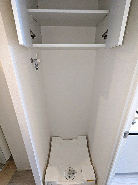 Urbanex新御徒町の設備|排水溝のお手入れがし易い様に排水口を手前中央に配置し、足高の防水パンです