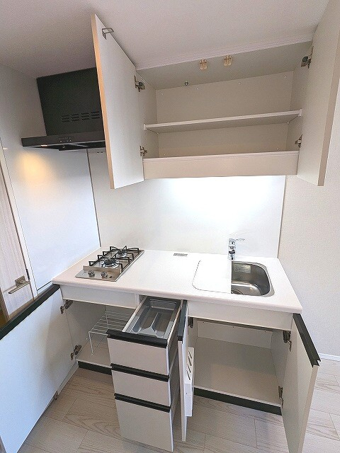 Urbanex新御徒町の設備|ガス2口システムキッチン、広々のシンク