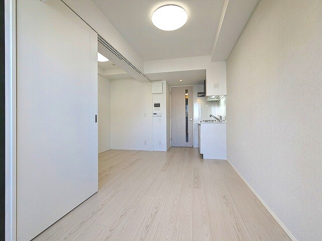 Urbanex新御徒町の内装|リビングに床暖房、全室照明付き、上階は目の前建物なく開放感あるバルコニーからスカイツリー見えます