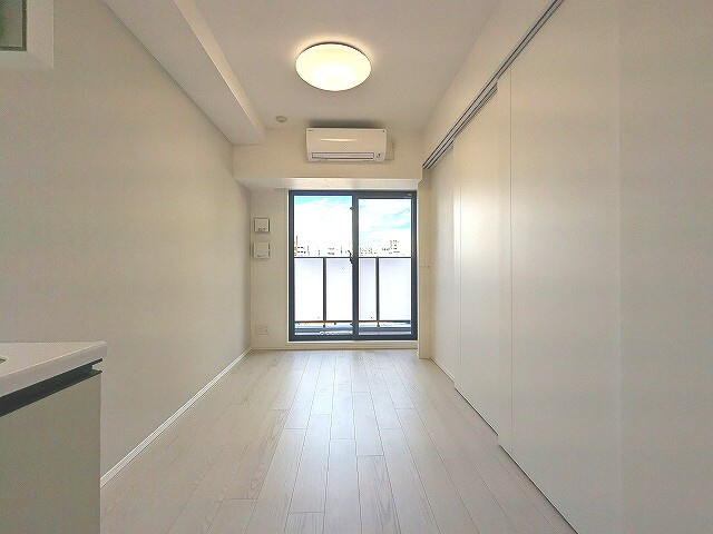 Urbanex新御徒町のバルコニー|リビングに床暖房、全室照明付き、上階は目の前建物なく開放感あるバルコニーからスカイツリー見えます