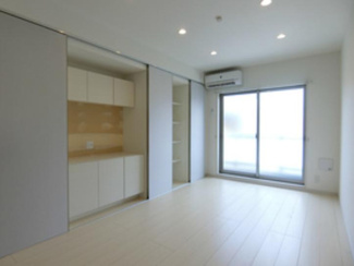 【居間・リビング】 | リブリ・岡町 | ※同タイプの写真となり、実際のお部屋とは異なる場合があります