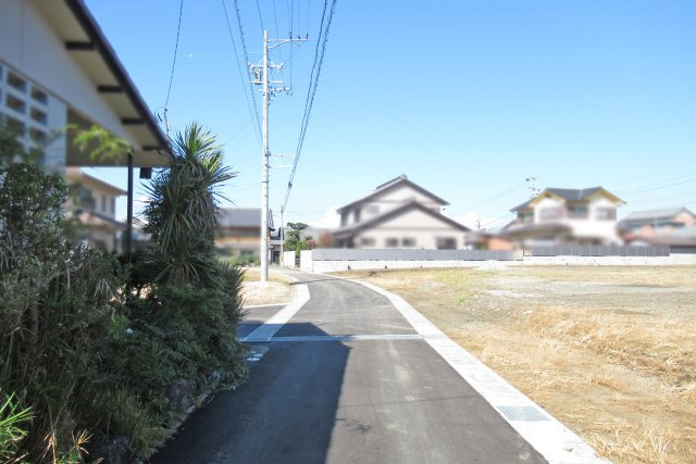 【前面道路含む現地写真】 | 鈴鹿市寺家３丁目　事業用地・住宅用地 | 前面道路