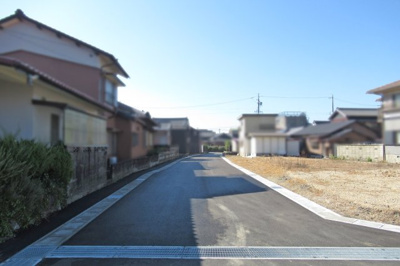 【前面道路含む現地写真】 | 鈴鹿市寺家３丁目　事業用地・住宅用地 | 南側新設進入路