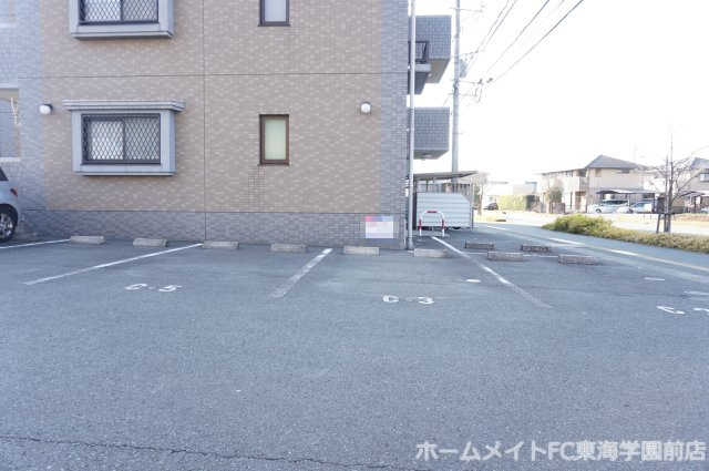 菊池郡菊陽町光の森３丁目の賃貸マンションの駐車場