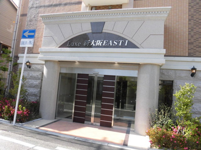 【エントランス】 | Luxe新大阪EASTⅠ | 洋風のお洒落なデザインのエントランスです