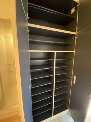 【収納】 | ジャルダンロゼ平尾 | 別号室の写真になります。現況優先。