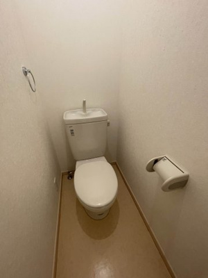 【トイレ】 | ジャルダンロゼ平尾 | 別号室の写真になります。現況優先。