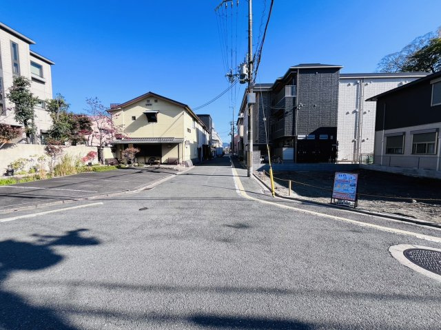 西ノ京原町1号地　条件付土地の前面道路含む現地写真