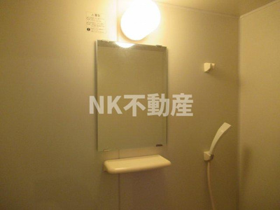 【浴室】 | ランドハウス（弥刀賃貸） | お風呂に鏡があります