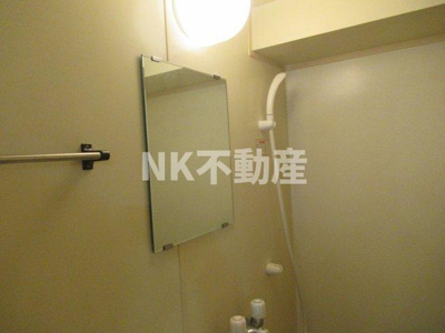 【浴室】 | マンションプレザント（荒本賃貸） | お風呂に鏡があります