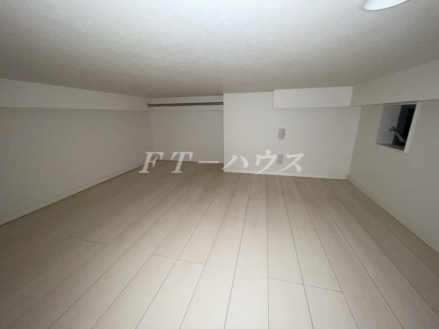 アレーゼ本大久保の居間・リビング