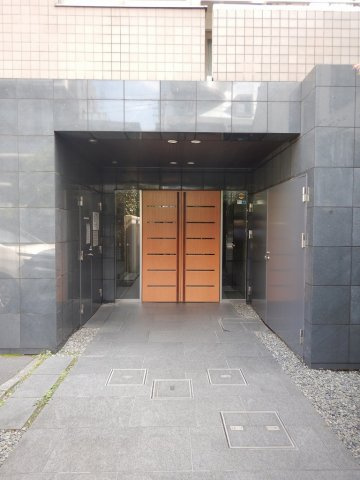 グランディ市谷柳町のエントランス