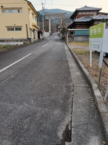 西条市西田甲土地【546】155.91坪の前面道路含む現地写真