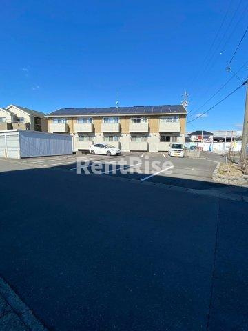 クレヴィアの駐車場