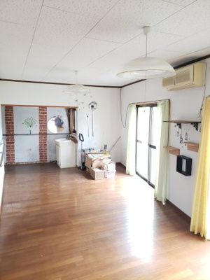 【居間・リビング】 | 鳥取市吉方町２丁目中古戸建て 2