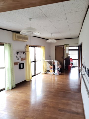 【居間・リビング】 | 鳥取市吉方町２丁目中古戸建て 2