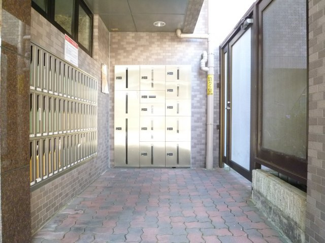 パレーシャル難波のエントランス