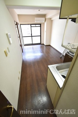 パレーシャル難波の居間・リビング