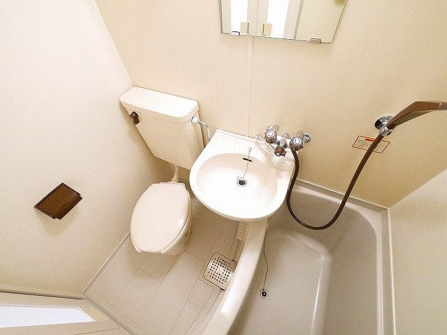 シティパレスあやめ池Ｐ３の洗面所|鏡付きで朝の身支度にも活躍します